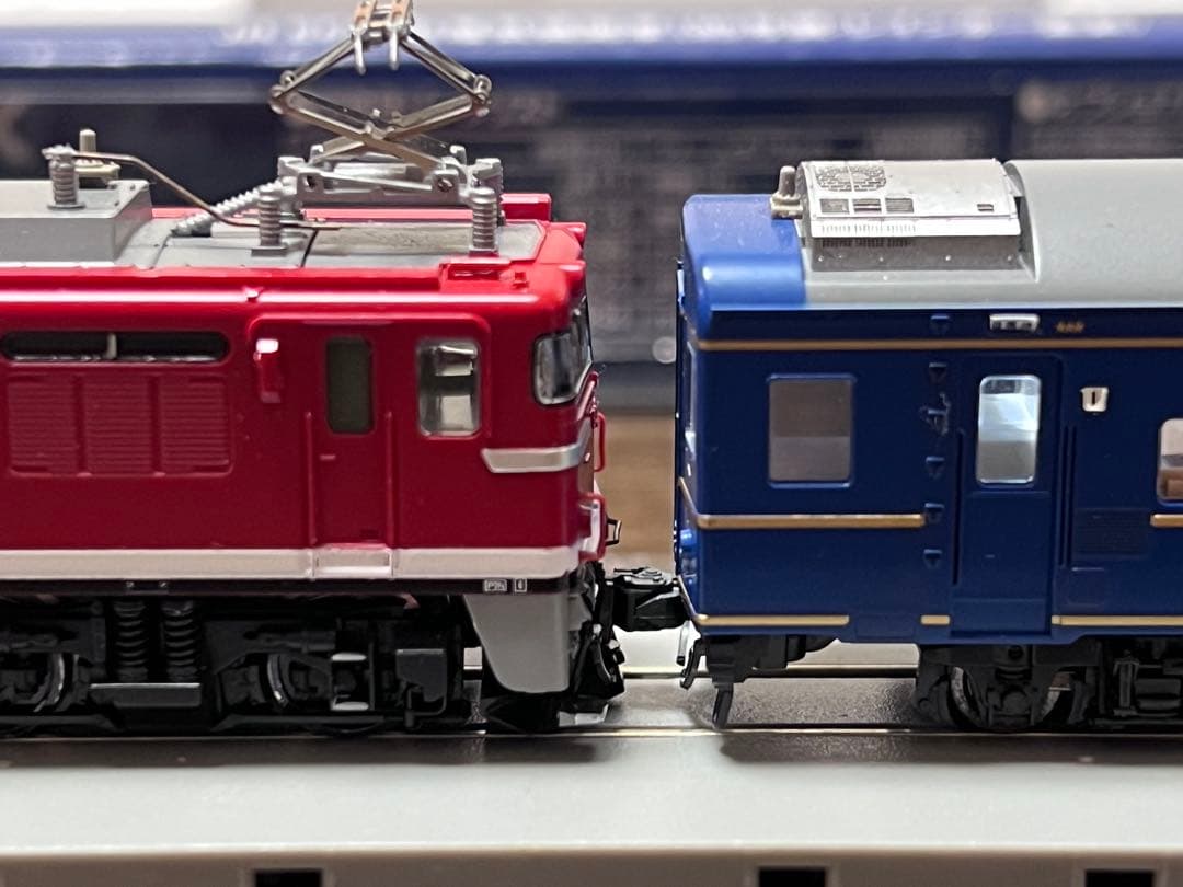 TOMIX 9145 JR EF81形電気機関車（95号機・レインボー塗装）