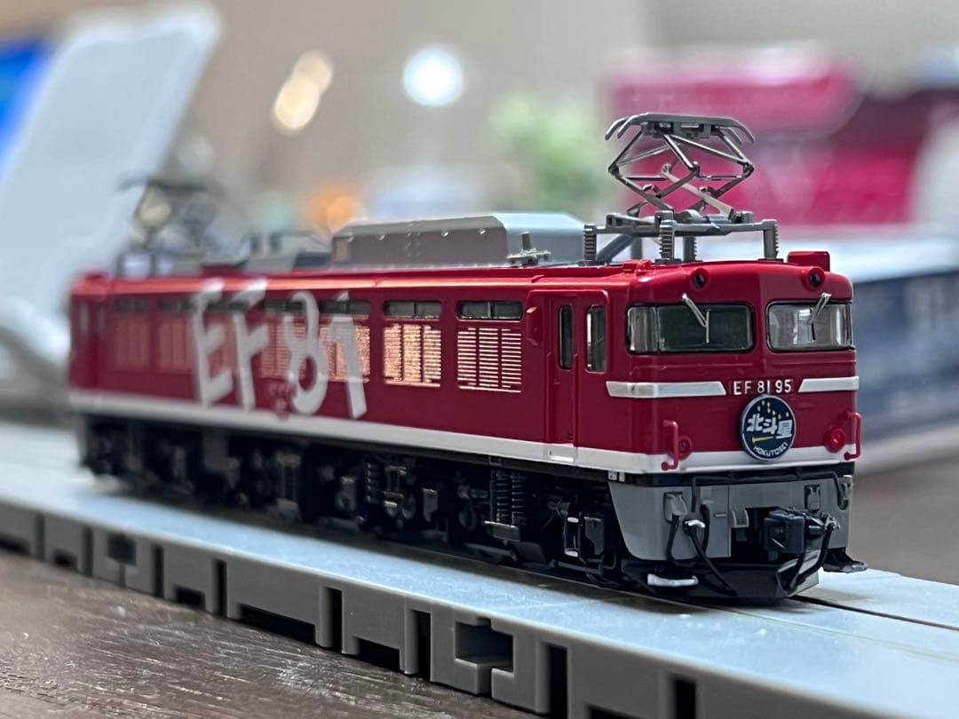 TOMIX 9145 JR EF81形電気機関車（95号機・レインボー塗装）