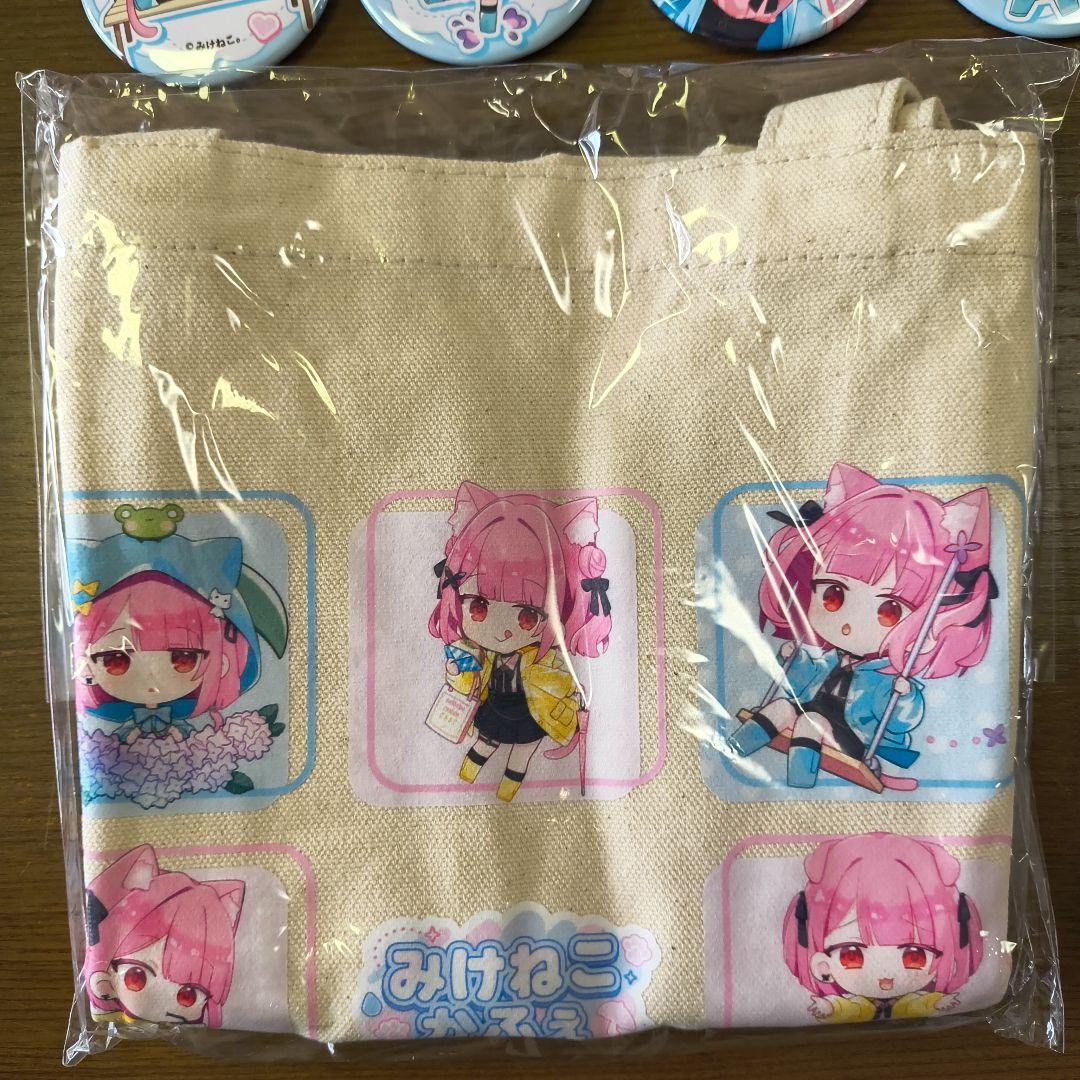 みけねこかふぇ 缶バッジ トートバッグ アクリルスタンドのセット 未使用未開封