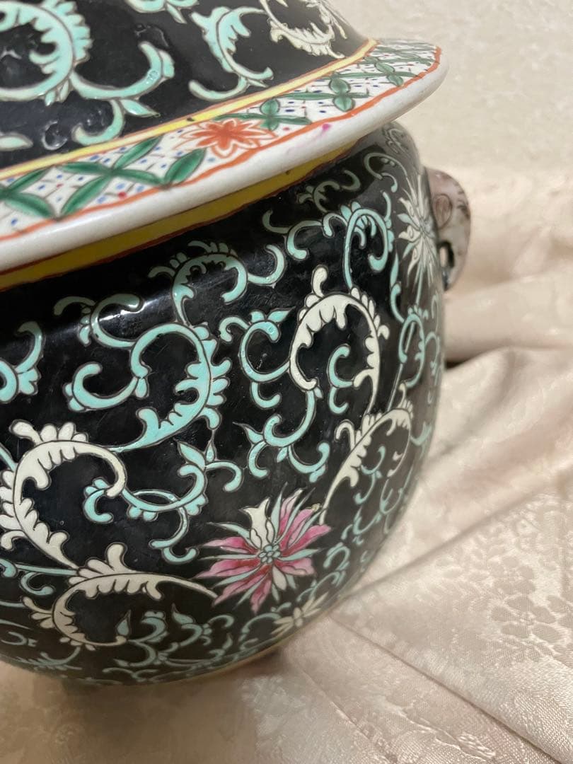 中国美術 蓋付壺 黒地粉彩 唐草花紋様 象耳 大 飾り壺 置物 景徳鎮 唐物