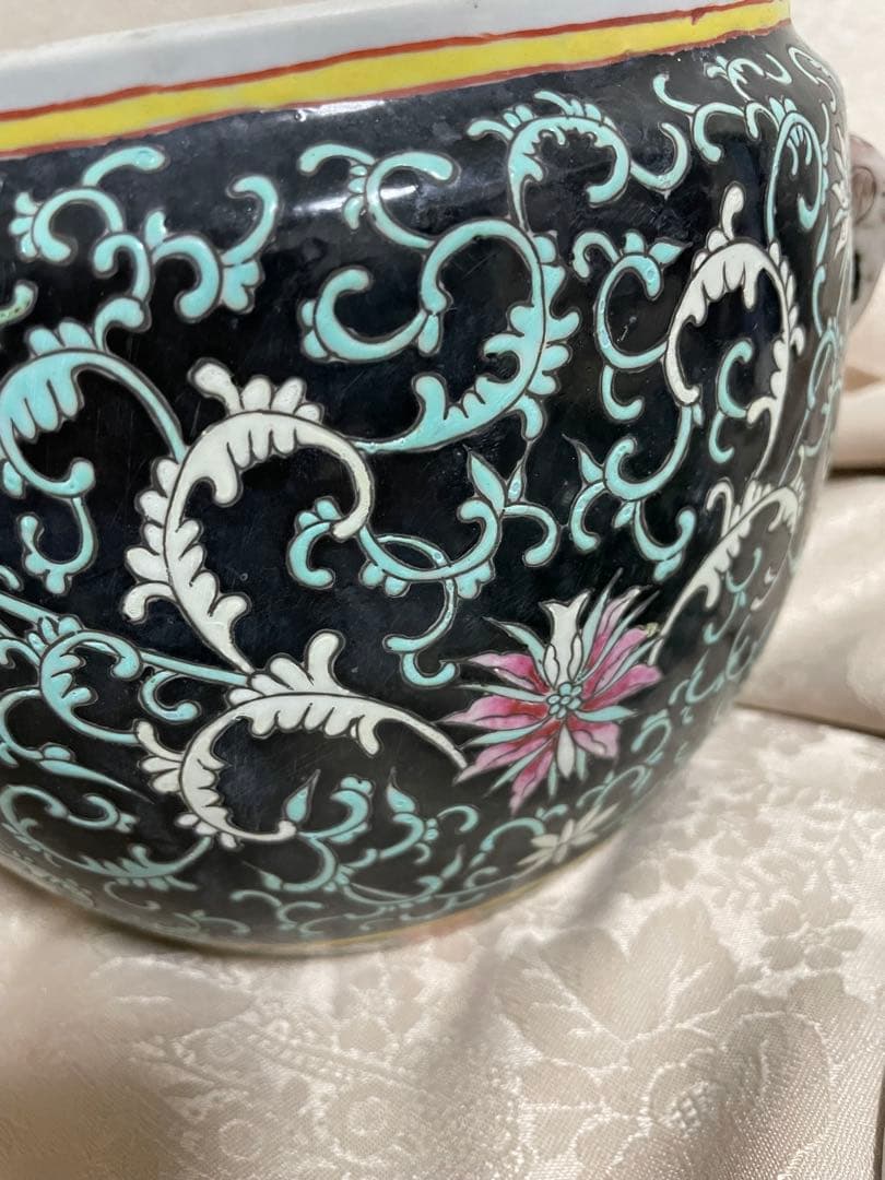 中国美術 蓋付壺 黒地粉彩 唐草花紋様 象耳 大 飾り壺 置物 景徳鎮 唐物