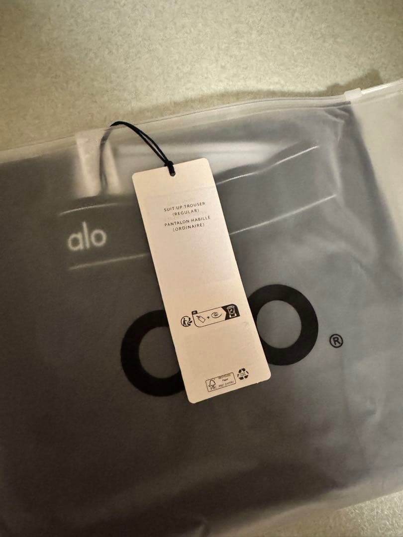 【新品】alo yoga Suit Up Trouser パンツ