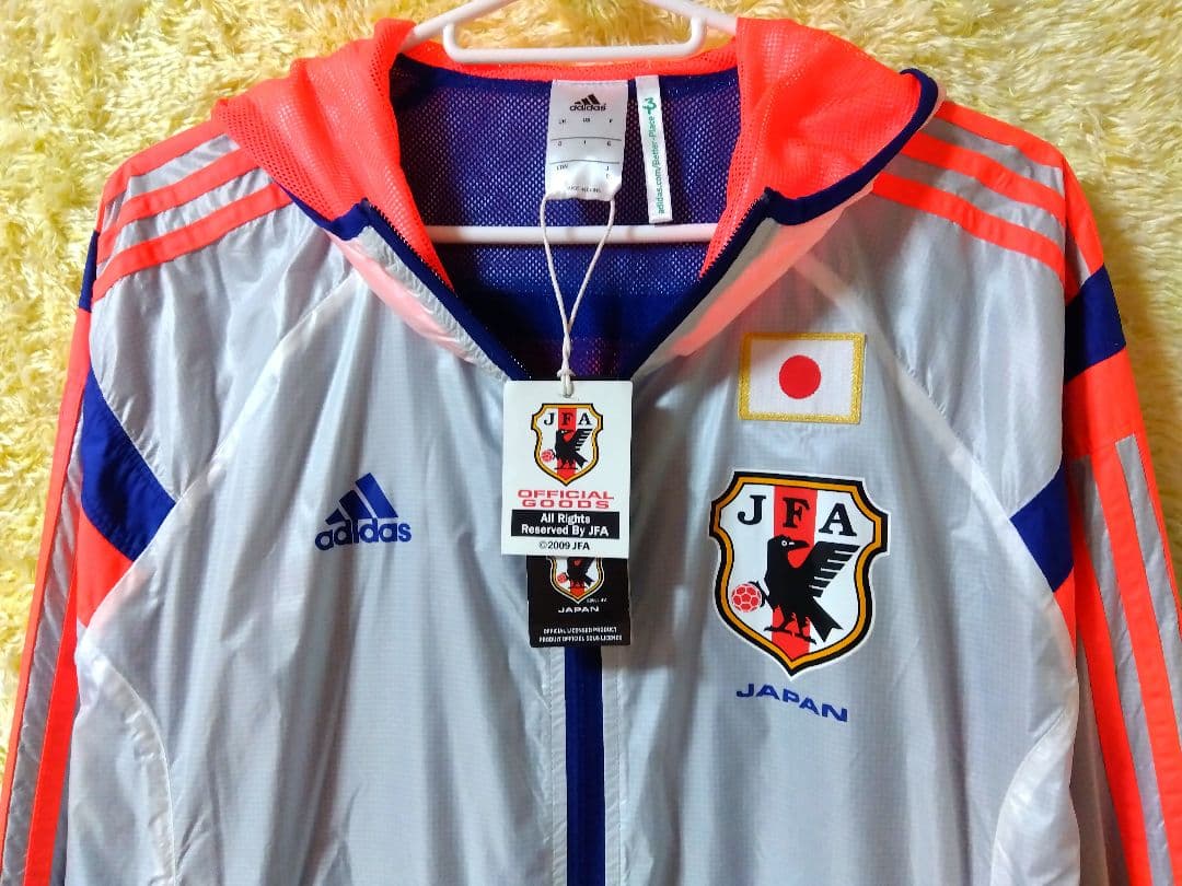 新品／サッカー日本代表２００９　　　　　　　　　　　アンセムジャケット／サイズＯ