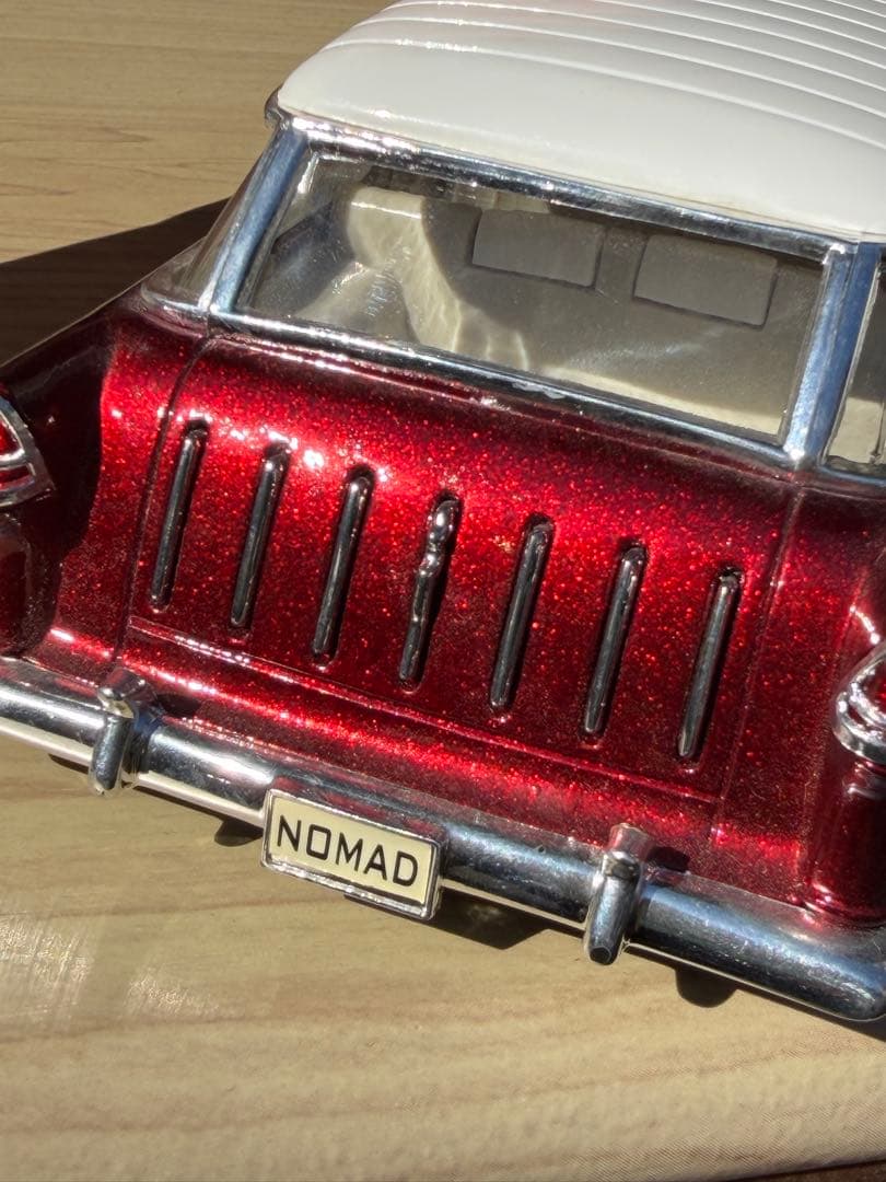 Nomad ステーションワゴン 赤/白