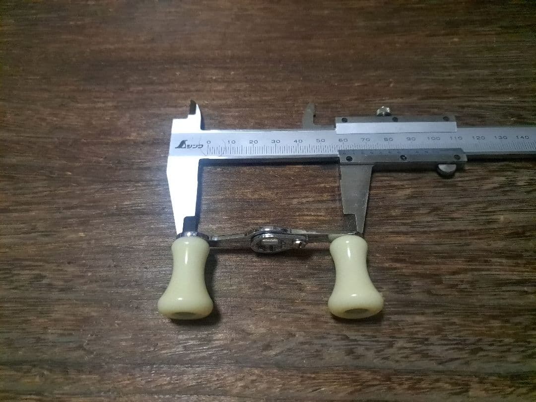 ザウルス　バルサ50　ショートツインハンドル　シルバー×ホワイト　軸間60mm