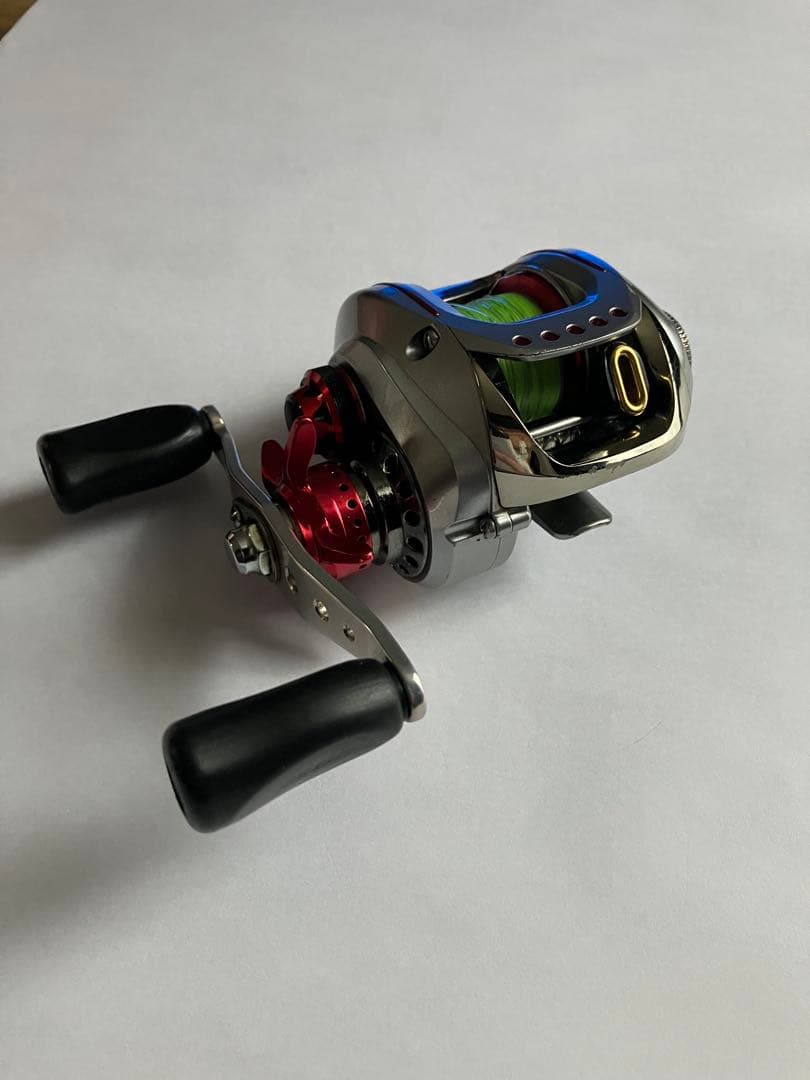 軽量シルバー/レッドベイトリール