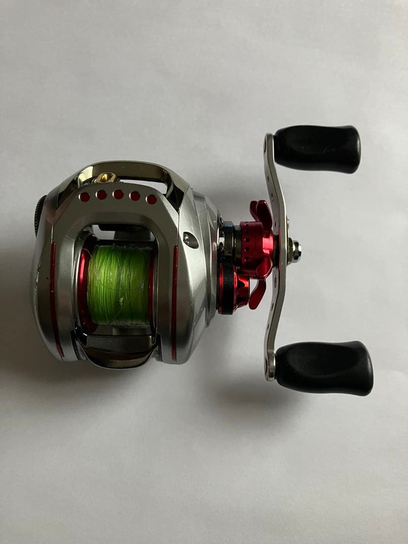 軽量シルバー/レッドベイトリール