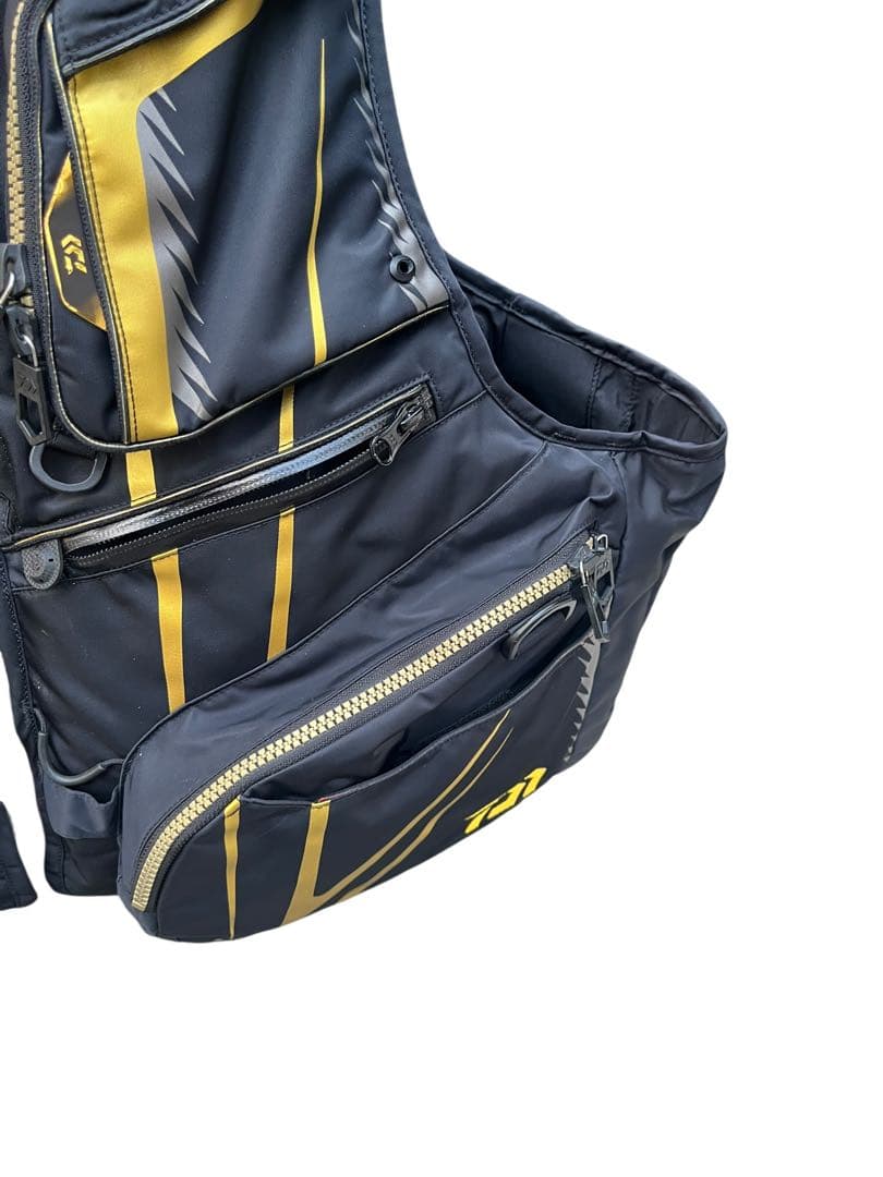 【美品】Daiwa トーナメント ライフジャケット