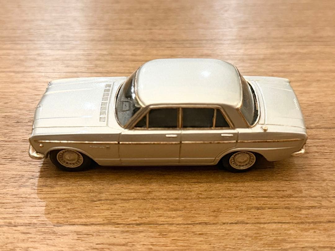 中古品 1/43 アドバンスピリット プリンス スカイライン 2000 シルバー