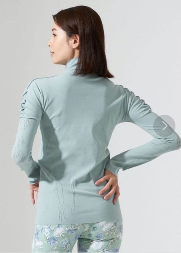 chacott ノーソーイングニット　フラワーモチーフハイネックニット　長袖　黒