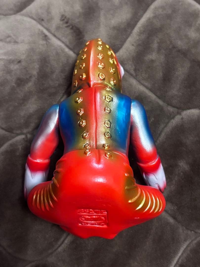 H*e様 ブルマァク　Sウルトラセブン（シルバー）　メトロ星人ちゃぶ台付き（レッ