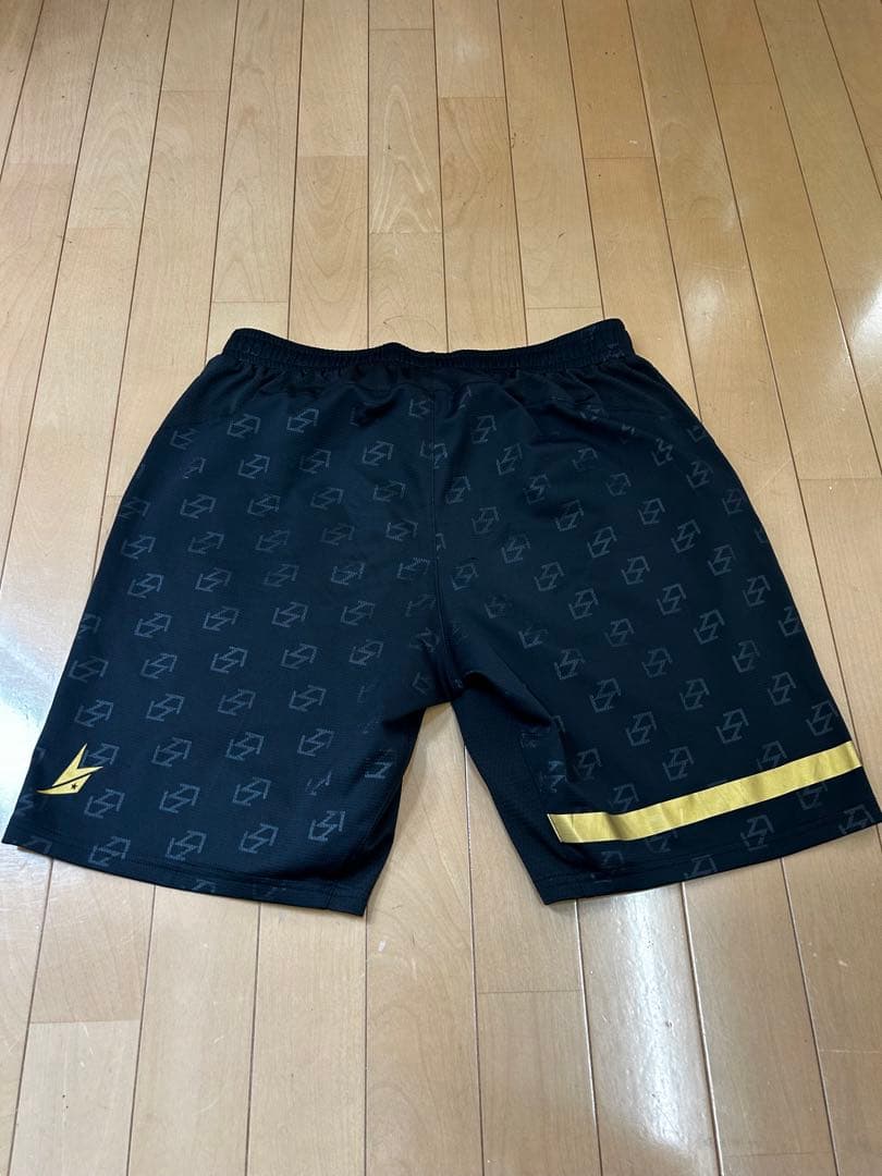 YONEX バドミントンパンツ 黒　ハーフパンツ　リンダン