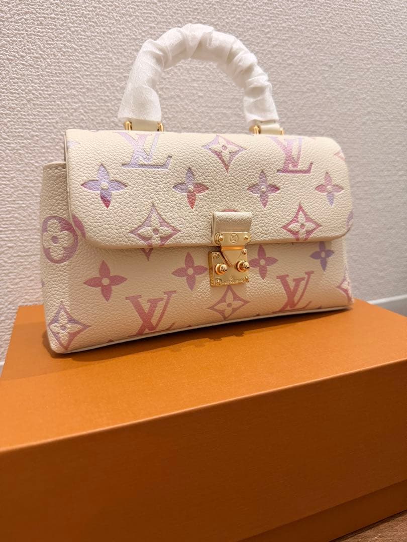 【高品質】本革　ノベルティー　モノグラム　ショルダーバッグ
