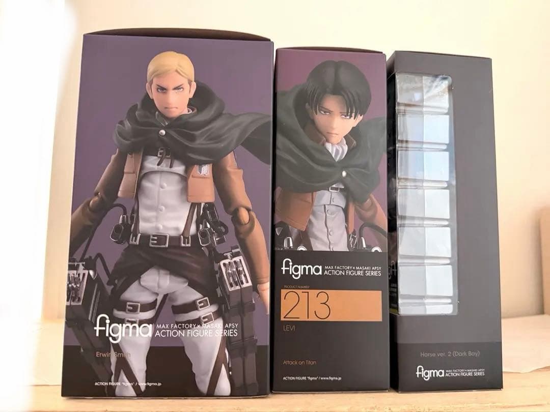 【新品未使用】進撃の巨人 figma エルヴィン&白馬・リヴァイ・黒馬セット