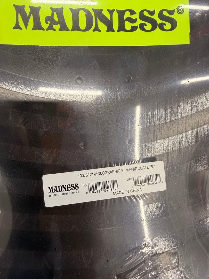 ジ*ン様 新品未使用MADNESSフットボールシェイプ 9.0インチ