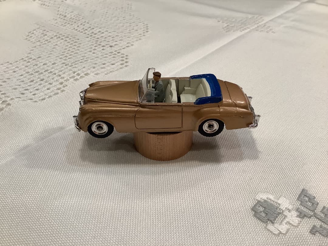 大幅お値下げ！レアカラーDINKY TOYS BENTLEY ミニカー