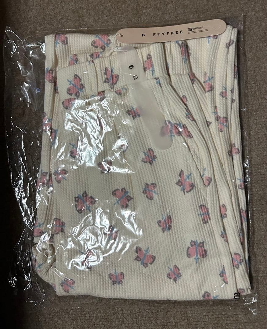 お値引き　ONOFFYFREE×ジョジョの奇妙な冒険トップスとボトムス