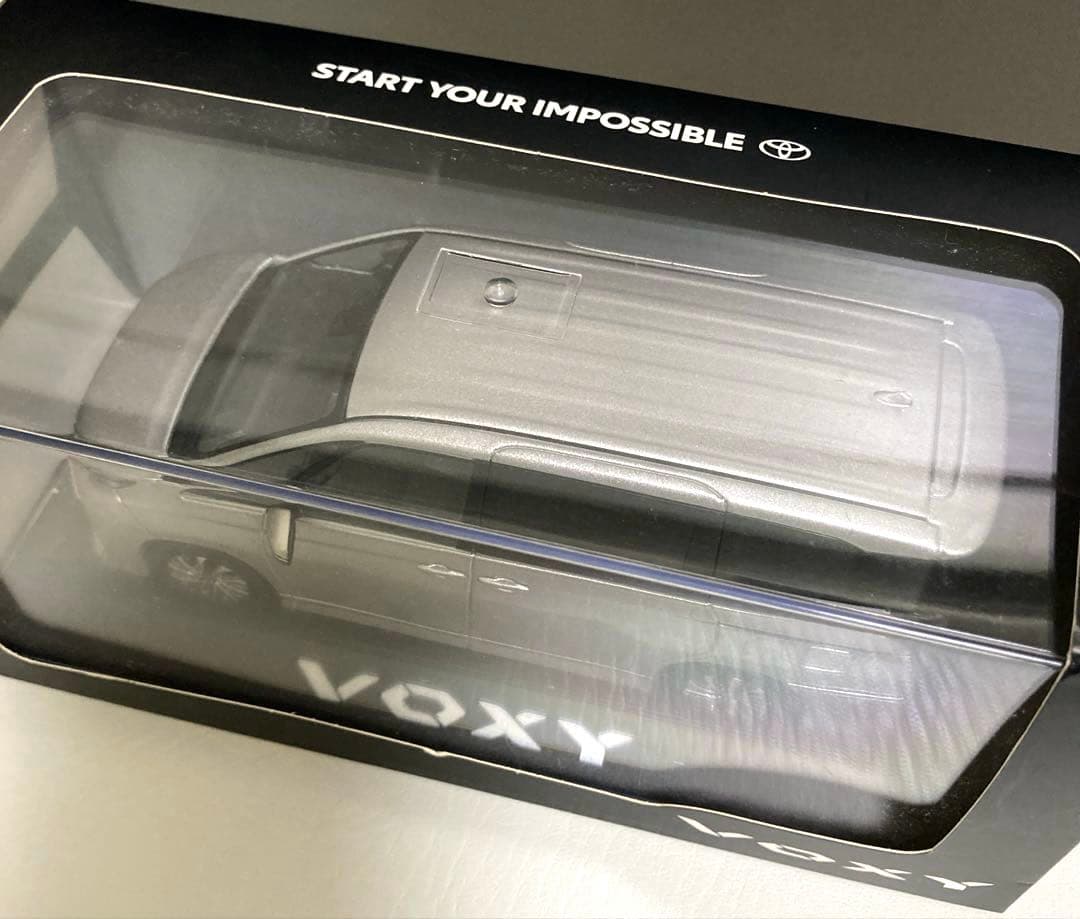 トヨタ　ヴォクシー VOXY メタルストリームメタリック　1/30 ミニカー