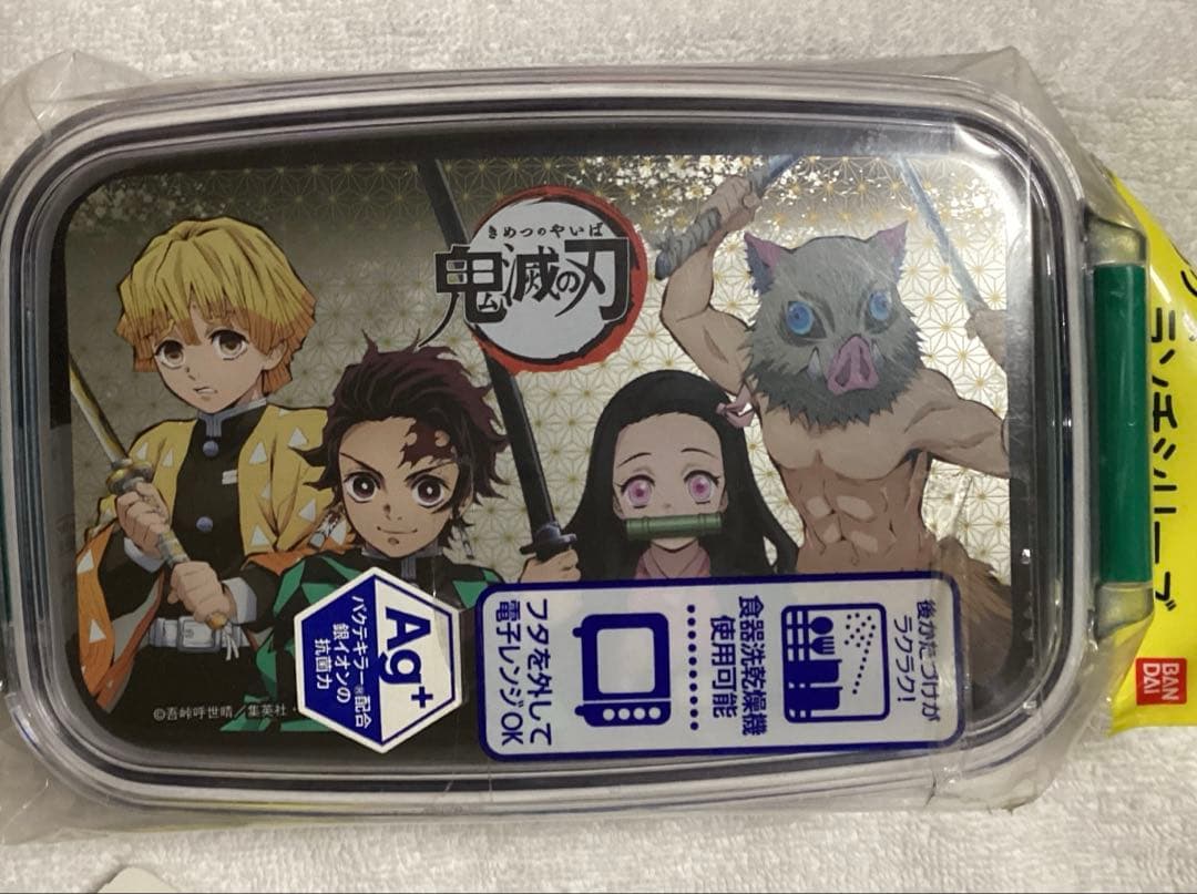 新品⭐️鬼滅の刃グッズまとめ売り⭐️弁当箱、コップ、ソックスの４点セット　バンダイ
