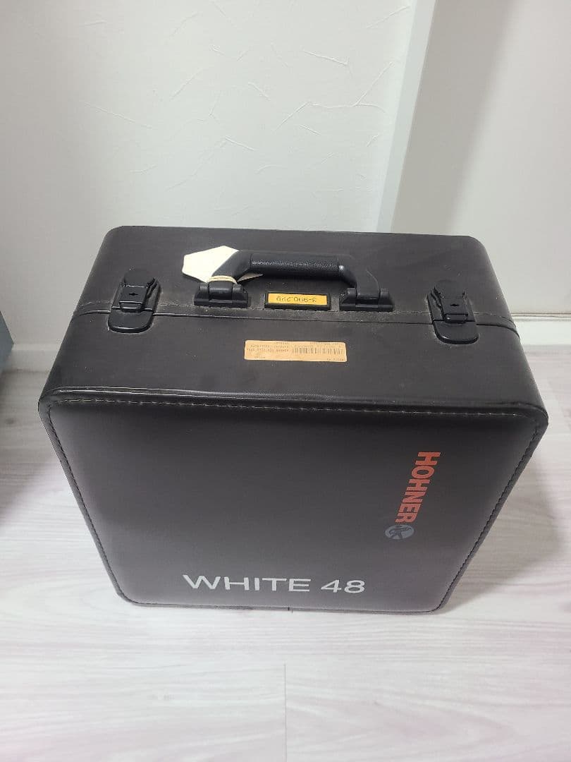Hohner White 48 アコーディオン