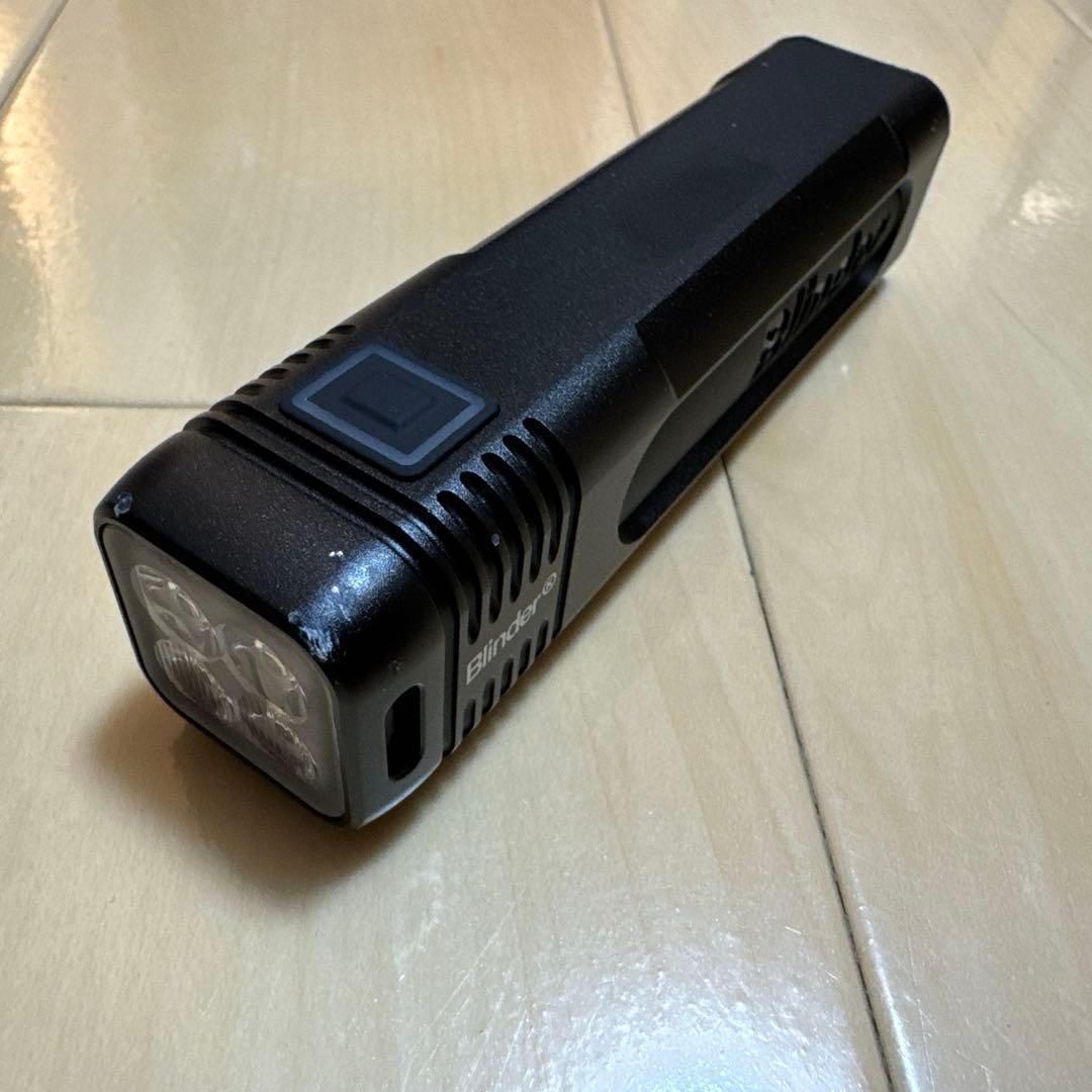 KNOG BLINDER 900 フロントバイクライト