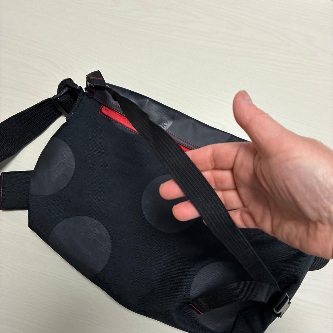 Pandani パンダーニ メッセンジャーバッグ 黒水玉 サコッシュ