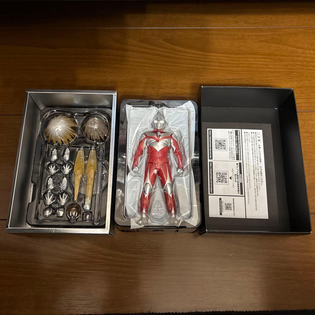 S.H.Figuarts真骨彫ウルトラマンティガ　パワータイプ　スカイタイプ