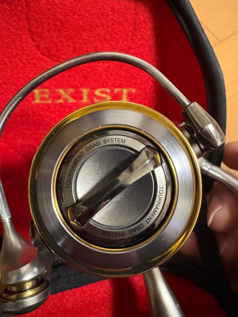 ダイワ 05EXIST 2500 スピニングリール 専用ケース付き。