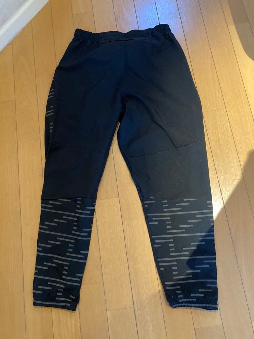 未使用　ナイキ　ランニングパンツ　黒　M Nike リフレクト