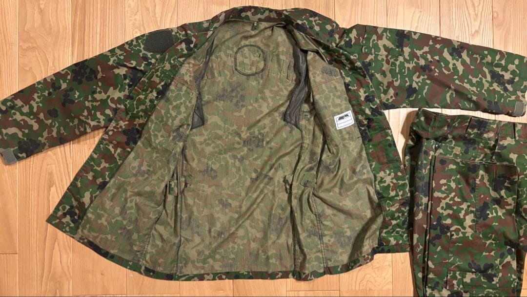 【中古】陸自迷彩　レプリカ迷彩服上下セット（L？）