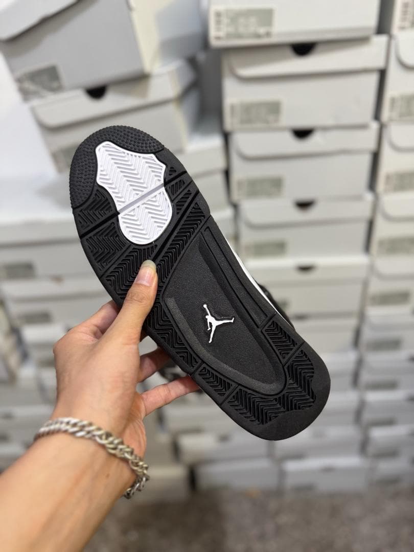 Jordan Air Jordan 4 ブラック/ホワイト