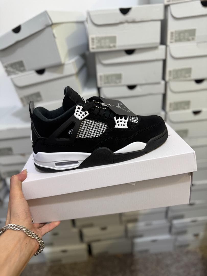 Jordan Air Jordan 4 ブラック/ホワイト