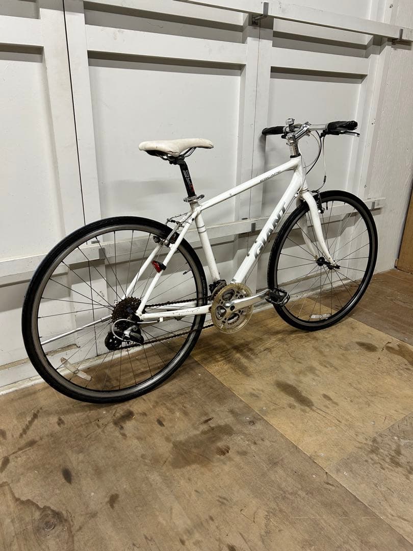 GIANT クロスバイク SHIMANO 24段変速 ホワイト ジャイアント