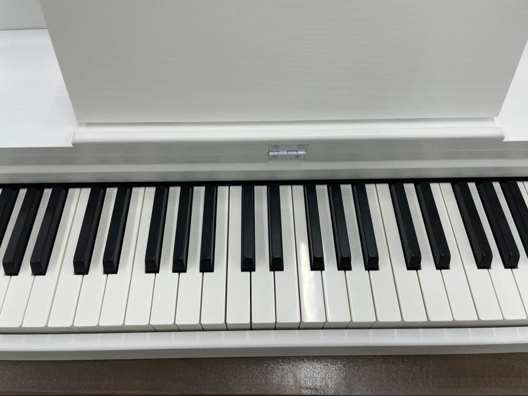 電子ピアノ88鍵盤　ハンマーアクション鍵盤　３本ペダル　ホワイト
