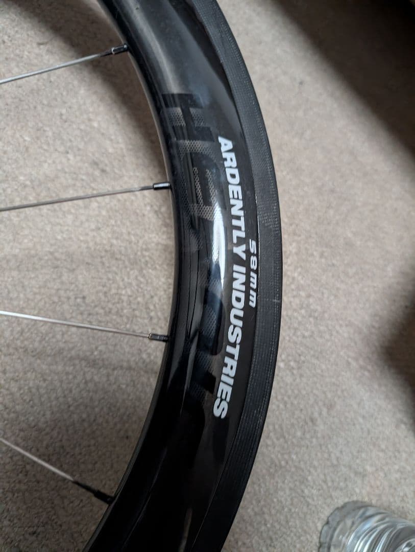 ピストバイクARDENTLY 58mm カーボンホイール フロントのみ