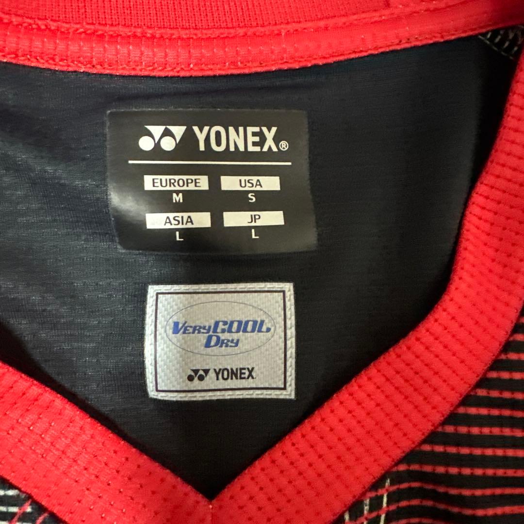 美品 YONEX バドミントンシャツ Lサイズ 黒赤 幾何学模様