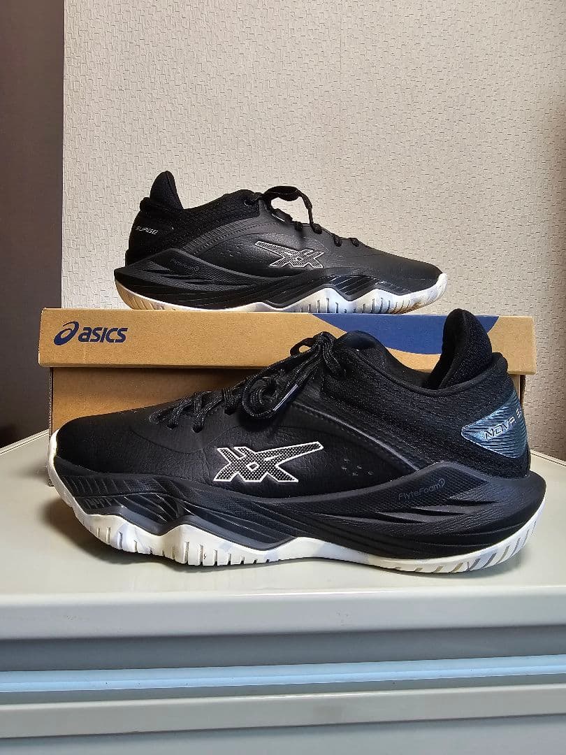 アシックス ノバサージロー 26.0cm NOVASURGELOW