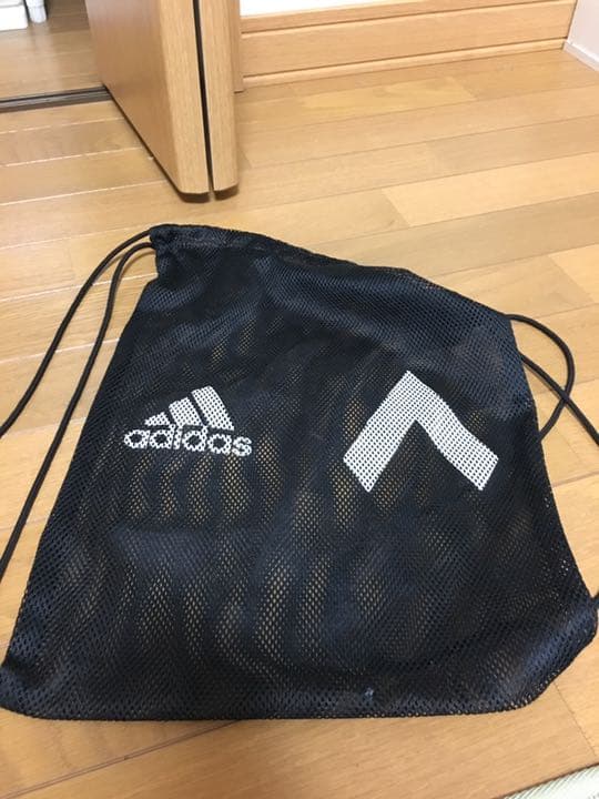 アディダス サッカースパイク ナイキ