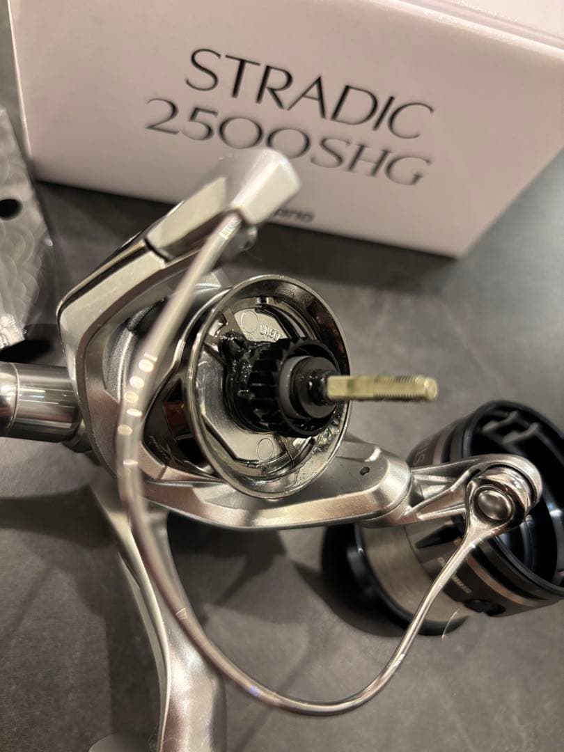 SHIMANO 19STRADIC 2500shg スピニングリール