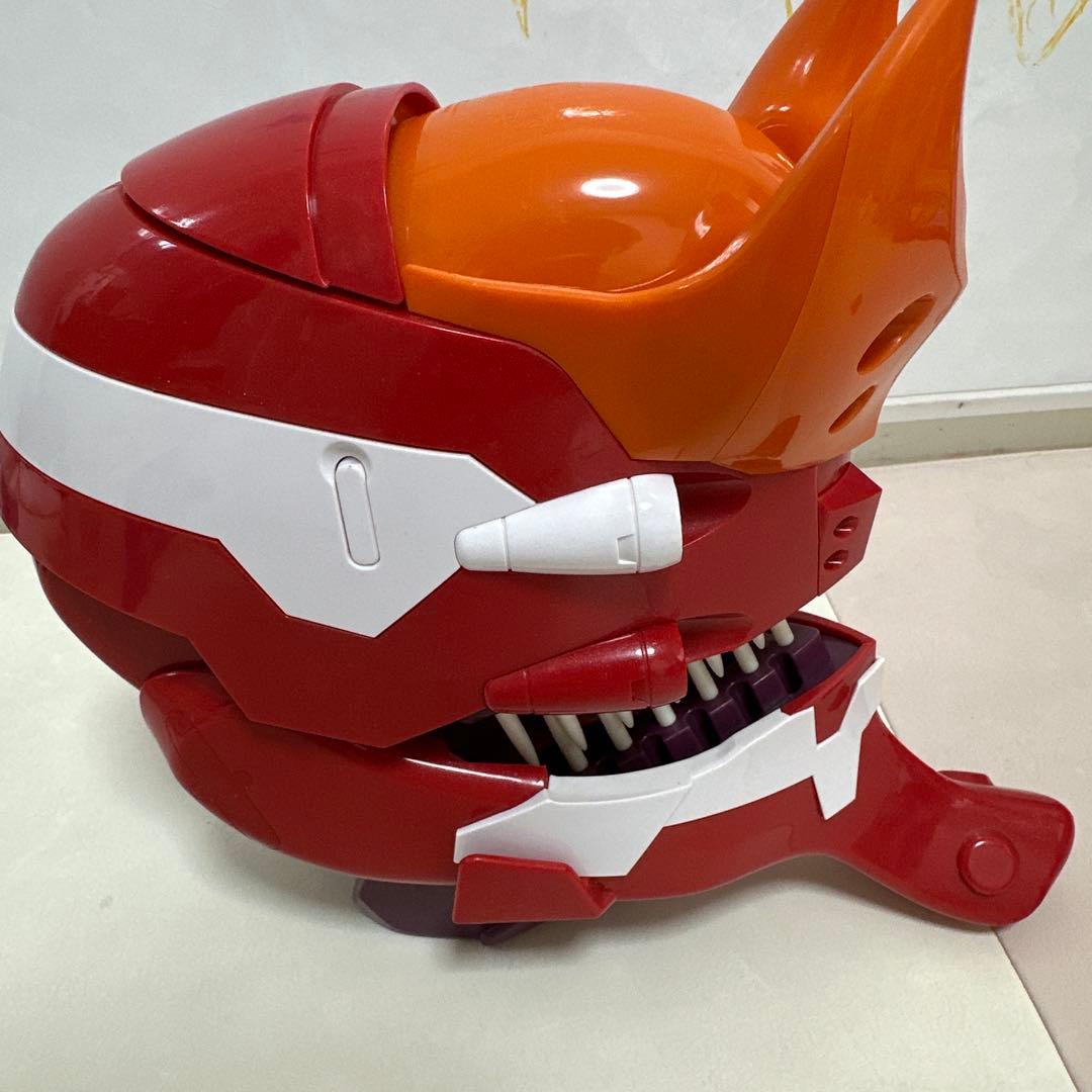 ロボットの頭部デザイン 赤オレンジ