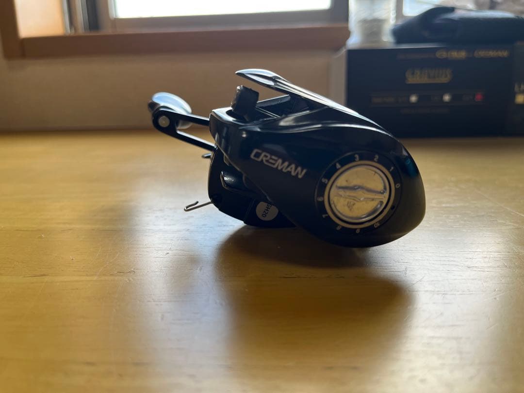 GRAVIUS リール 6.6:1 右ハンドル 中古
