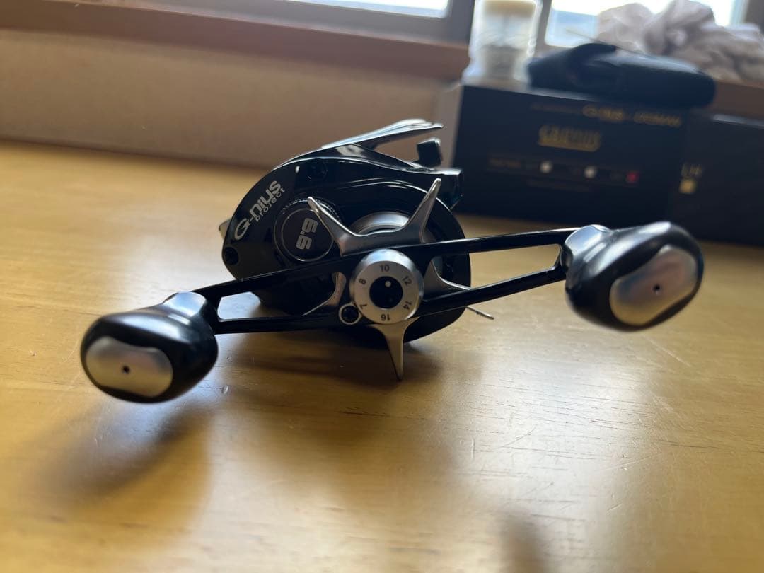 GRAVIUS リール 6.6:1 右ハンドル 中古