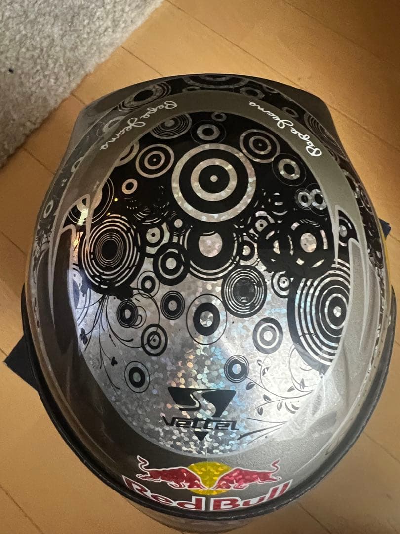 美品 ベッテル レッドブル 2010 ワールドチャンピオン 1/2 ヘルメット