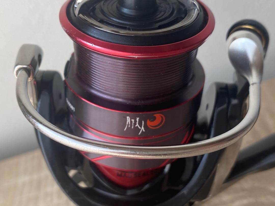 ダイワ 18月下美人 MX LT2000S-P 【ギヤ交換品、パーツ付き】