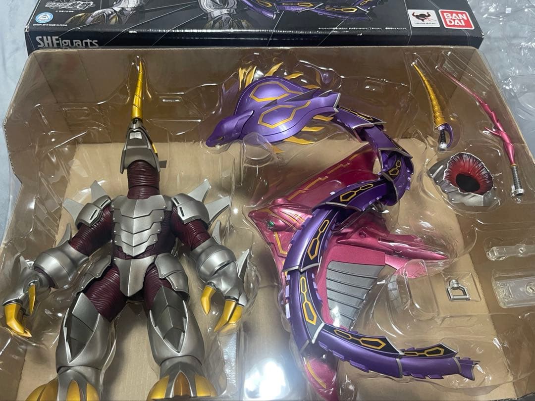フィギュアーツ ジェノサイダー　マグナギガ　オルタナティブ（仮面ライダー龍騎）