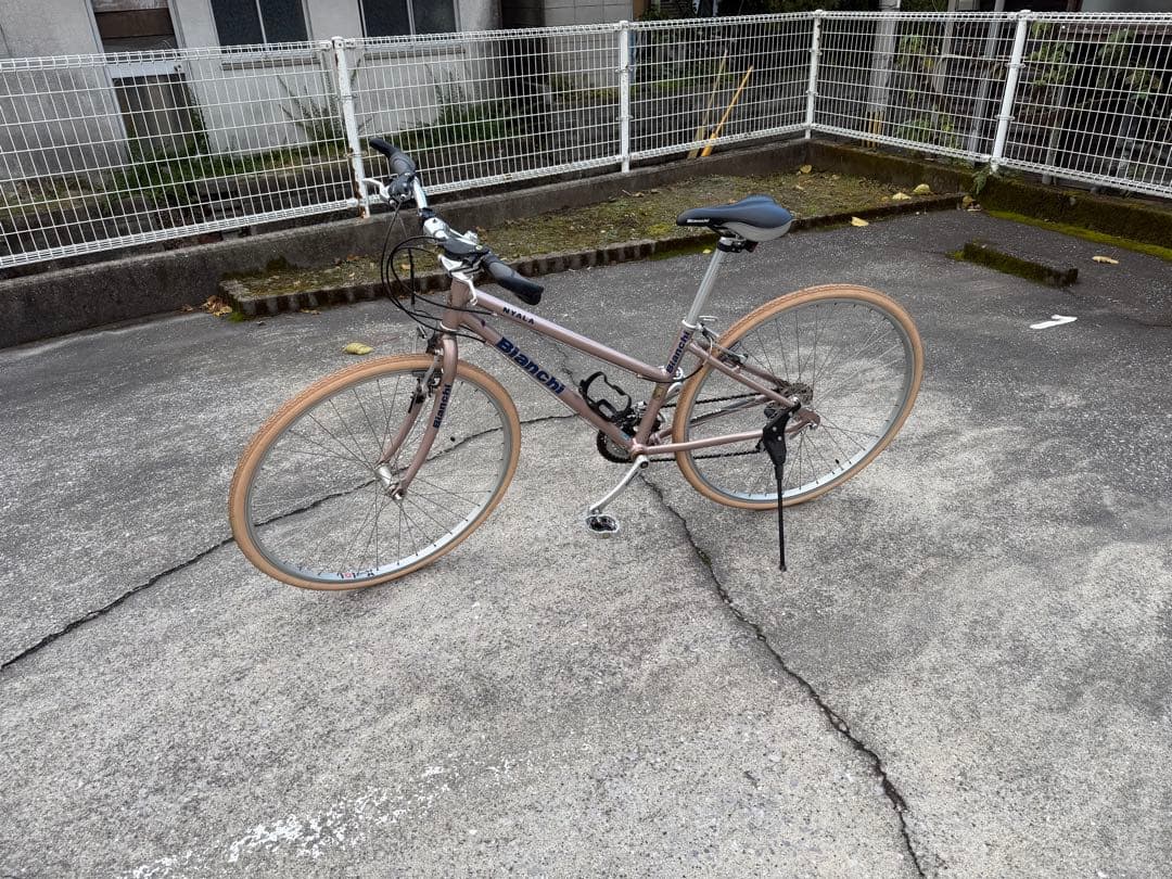 稀少アルミフレーム　Bianchi クロスバイク 700C ピンク