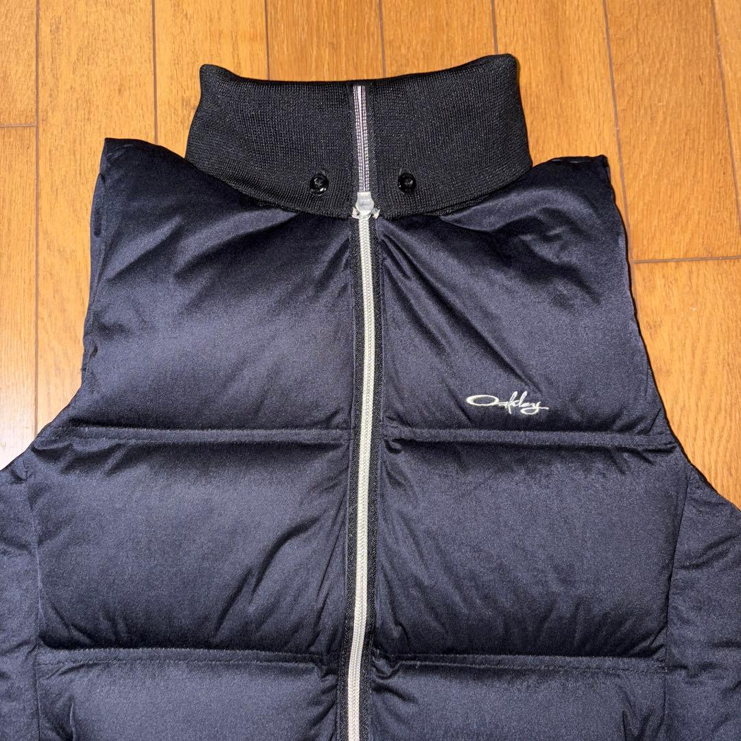 美品　オークリー ダウンベスト　M レディースゴルフウェア　ゴルフベスト 黒