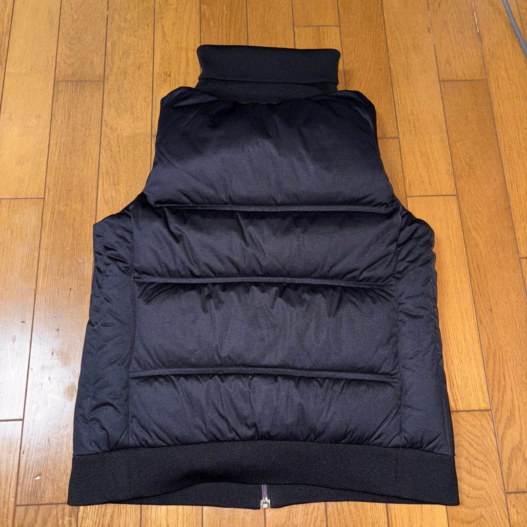 美品　オークリー ダウンベスト　M レディースゴルフウェア　ゴルフベスト 黒