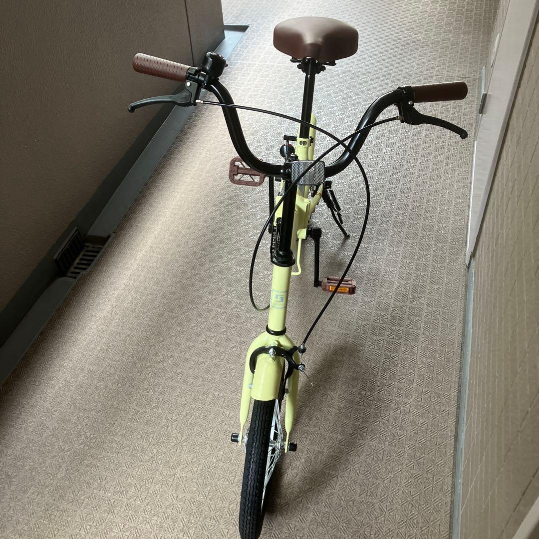 折りたたみ自転車 淡い黄色