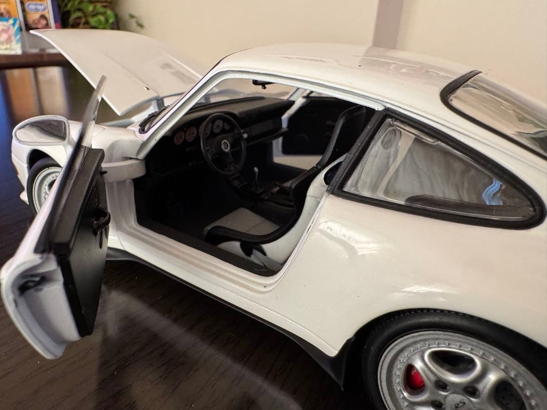 ポルシェ911 カレラRS 1/18サイズ